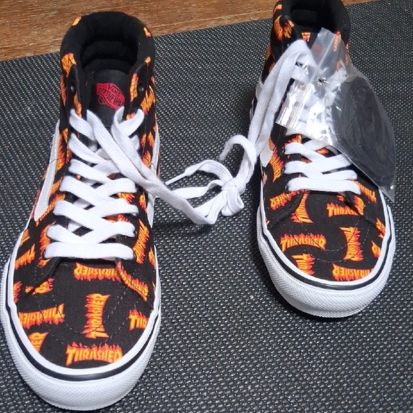 Vans "OFF THE WALL" "THRASHER FLAMES" High-Top SKATEBOARDING Sneakers - Picture 2 of 7